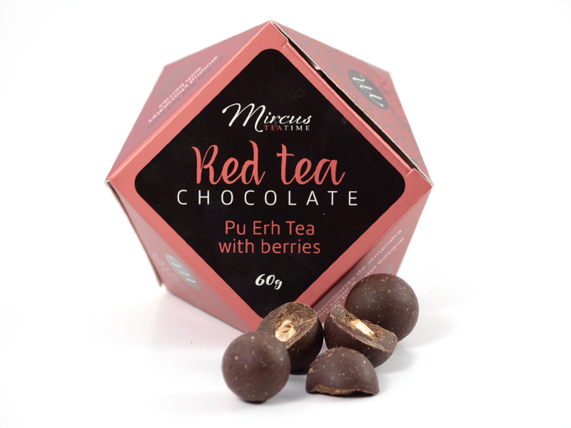 Spanische Mandeln Pu Erh Tee und rote Beeren